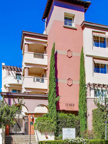Aqua Vista Apartments Studio City